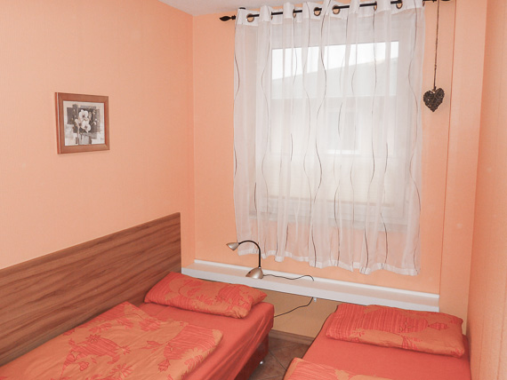 Schlafzimmer 2